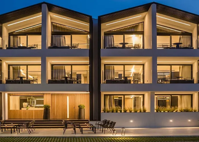 Отель Canale & 4*